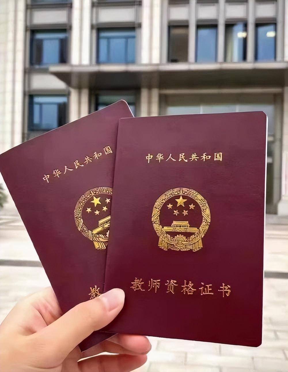 专业制作结婚证制作:手工复刻 vs 数字精修,谁更胜一筹?
